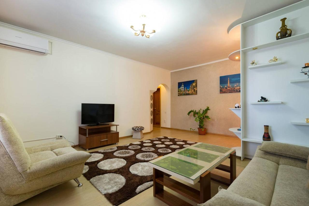Nadezhda Apartments In Samal Алма Ата Екстериор снимка