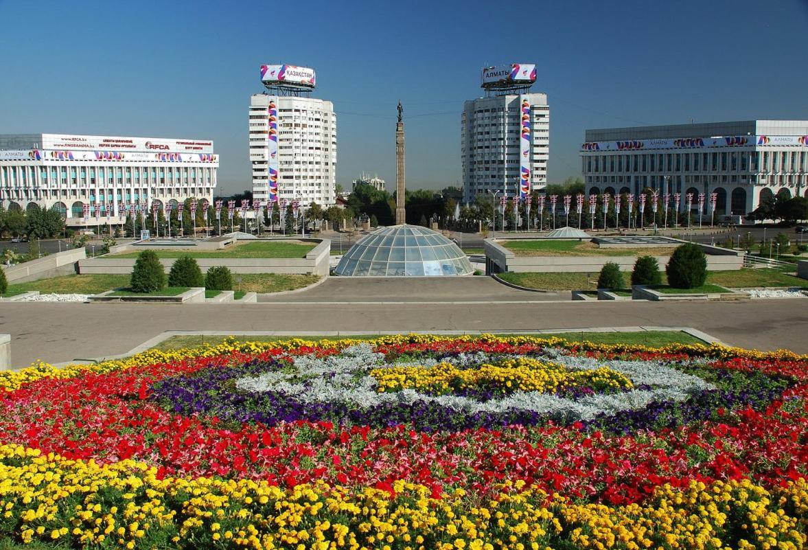 Nadezhda Apartments In Samal Алма Ата Екстериор снимка