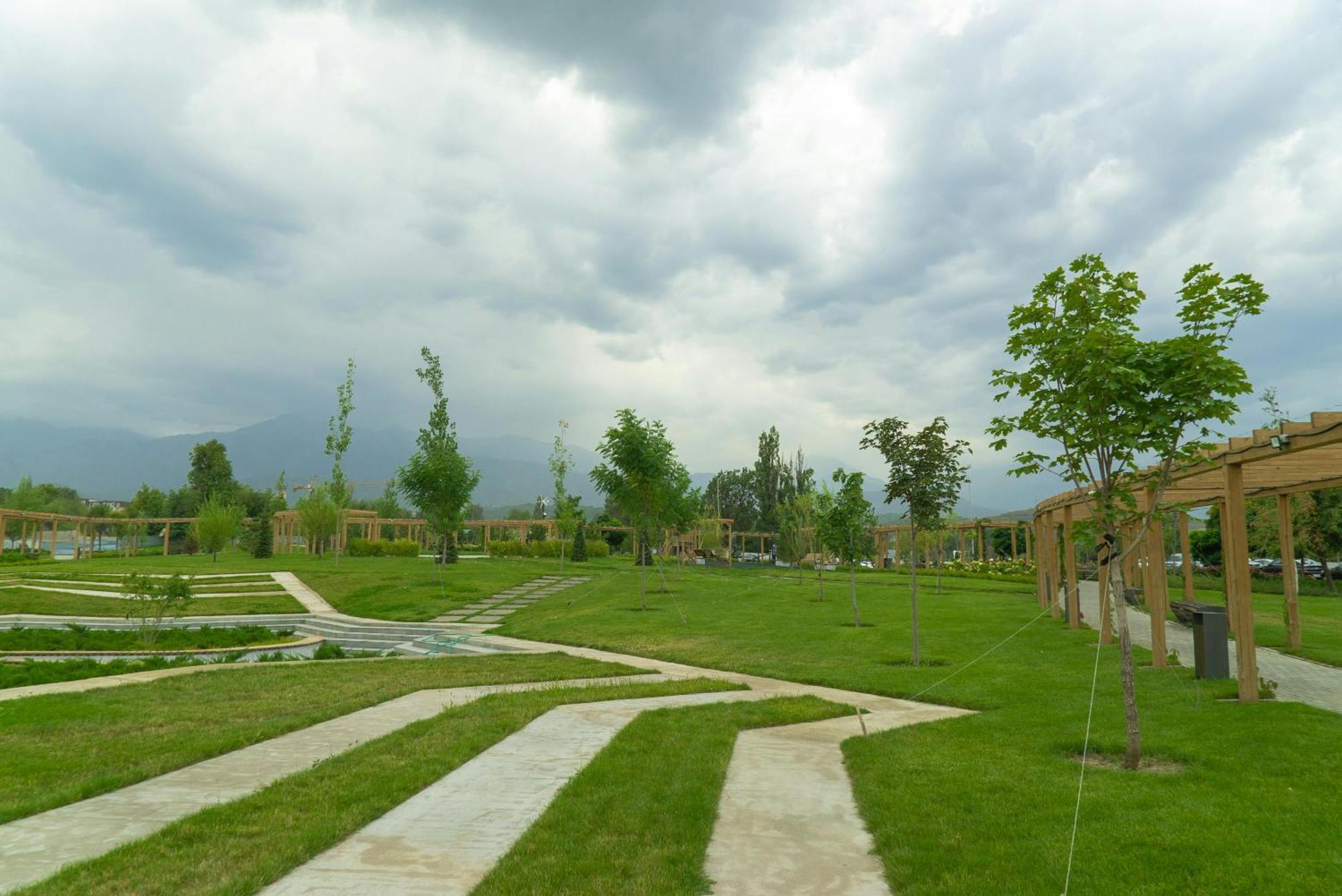 Nadezhda Apartments In Samal Алма Ата Екстериор снимка