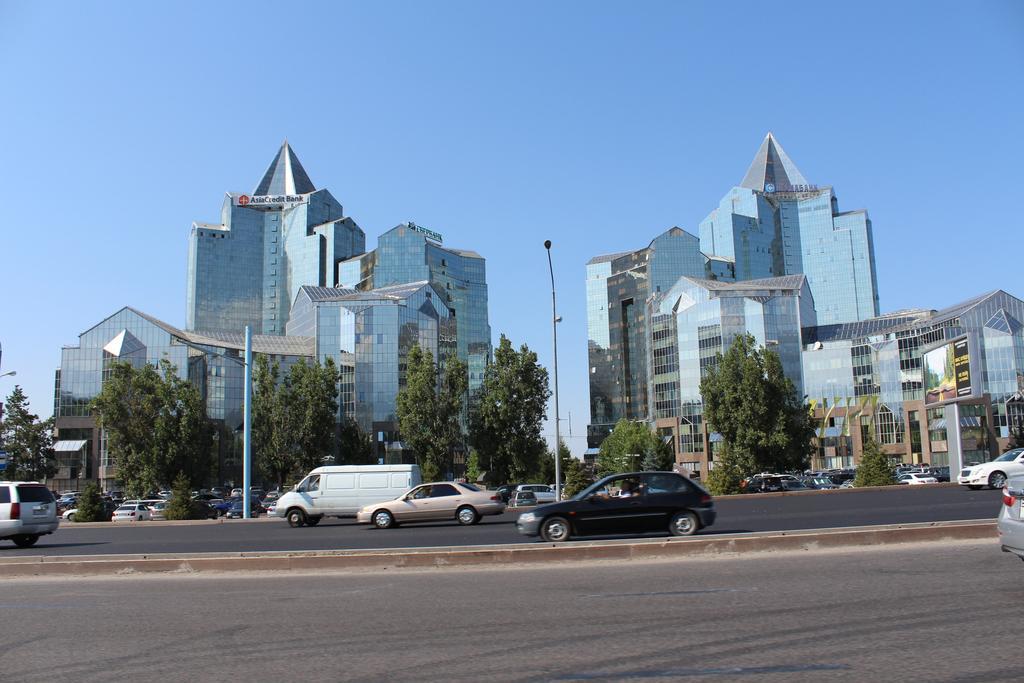 Nadezhda Apartments In Samal Алма Ата Екстериор снимка